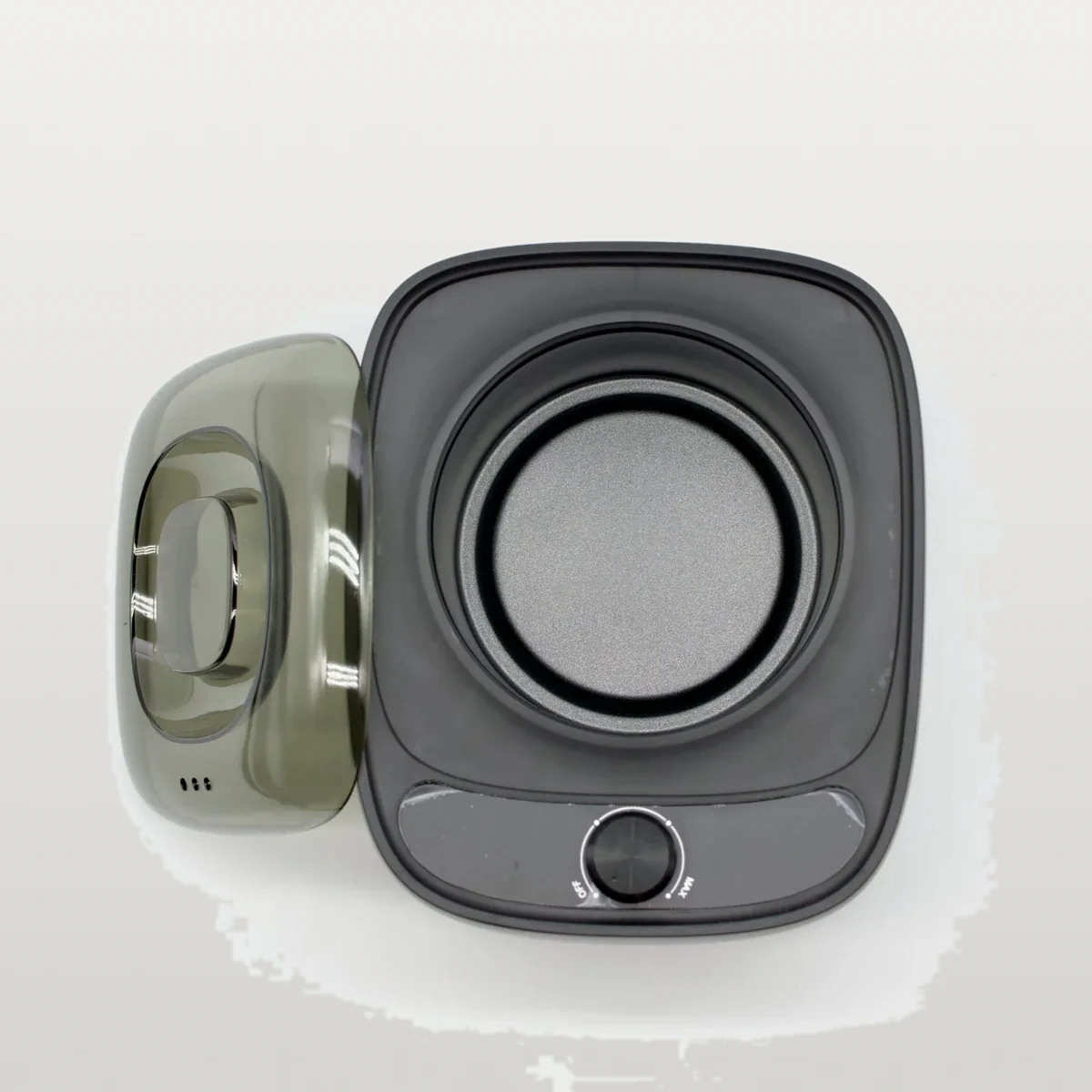 BeauTome BWW5K wax heater top view — single rotary temperature knob from 30 to 125 degrees Celsius