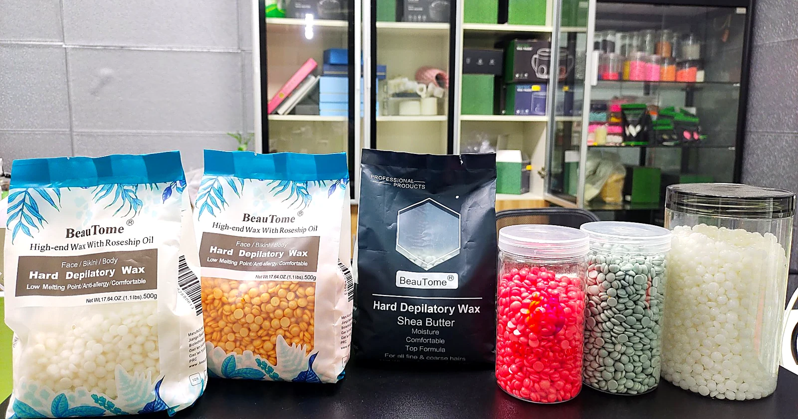 BeauTome hard wax range — 500 g retail bags, a bulk pouch and jars of beads in white, pink, mint and gold
