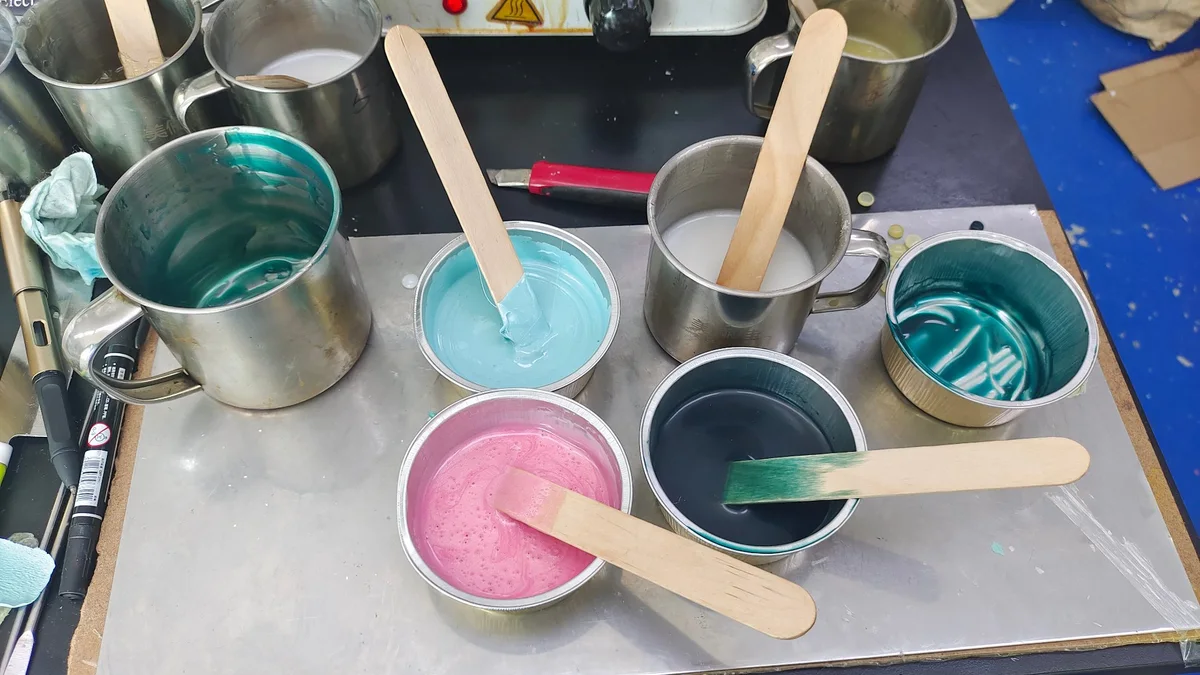 BeauTome lab - mixing hard wax color samples