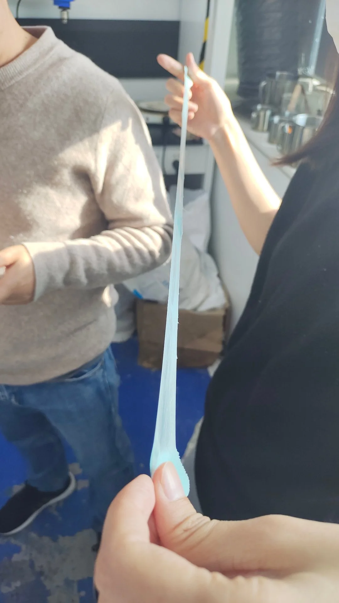 BeauTome lab - elasticity stretch test on a fresh wax sample