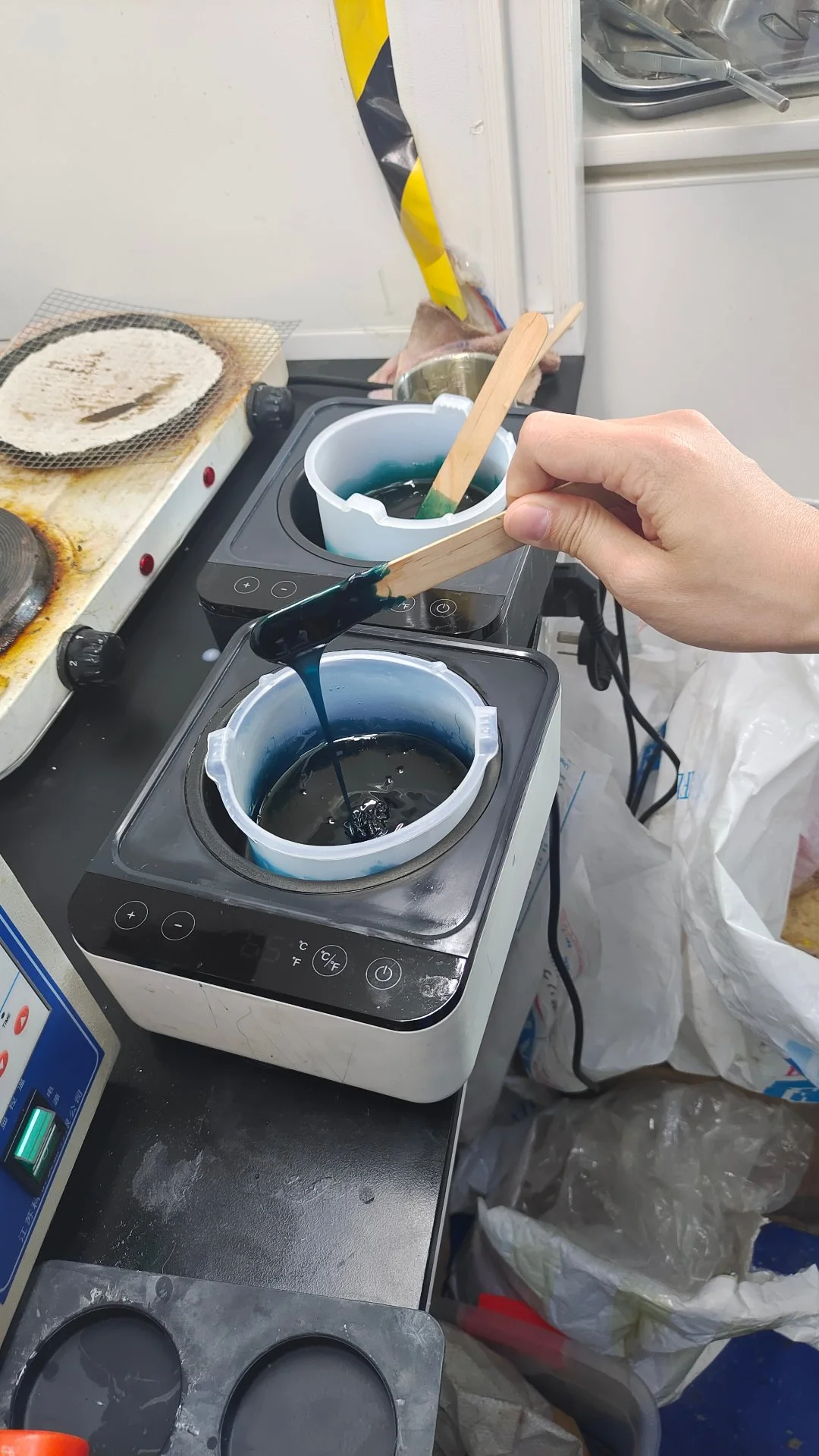BeauTome lab - pouring molten hard wax for a test batch